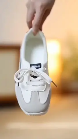 sepatu seneakers wanita simpel