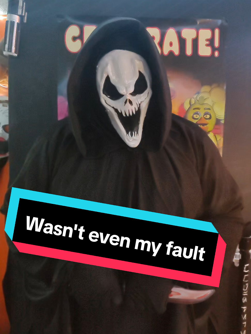 So see it's not 99% my fault 🤣🤣😅 #screamcosplay #screamrobe #scream #stabrobe #stab 