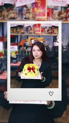 Hôm qua là ngày 12/8/2025 AL Ngày giỗ Tổ Nghiệp (Tổ nghề Makeup) Năm đầu tiên con bước chân vào nghề.. Mong Tổ phù trì tín chủ cho con toàn gia an lạc, công việc hanh thông , thuận lợi...❤️