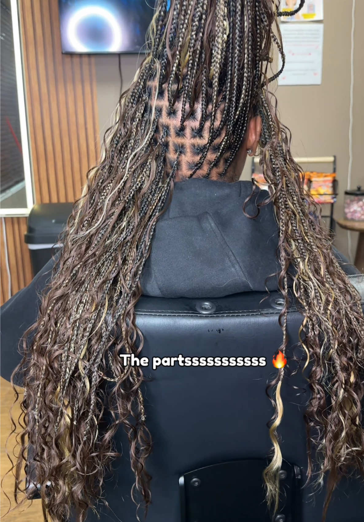 Small Bohemain Plaits. Dirty Blonde. 👱🏾‍♀️ 😍  #fyp #miamibraider #northmiamibraider #bohemianknotlessbraids 