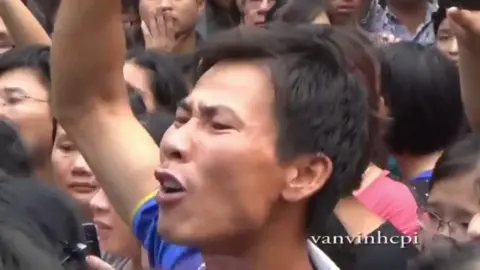Đại tướng Võ Nguyên Giáp qua đời tại Bệnh viện Trung ương Quân đội 108, Hà Nội vào 18 giờ 9 phút ngày 4 tháng 10 năm 2013 (tức 30 tháng 8 âm lịch), hưởng thọ 102 tuổi. Cờ rủ tại Quảng trường Ba Đình trong ngày quốc tang Đại tướng Võ Nguyên Giáp.#viral #ilovetiktok #xuhuong  