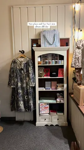 Hi! It’s been a long 4 weeks but here we are 💖 #newplace #housetour #lifeofashowgirl 