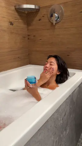 #ad friday nights with @Neutrogena 💦🧖🏻‍♀️