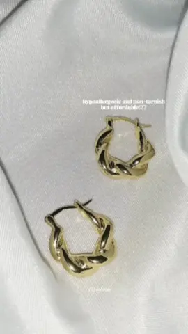 affordable fashion hoop earrings! #hoopearrings #earrings #goldearrings #fashionearrings #trending @NINICE.PH 