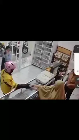 Definisi bisa masuk lupa jalan keluar Auto Nabrak kaca  #Ngakak