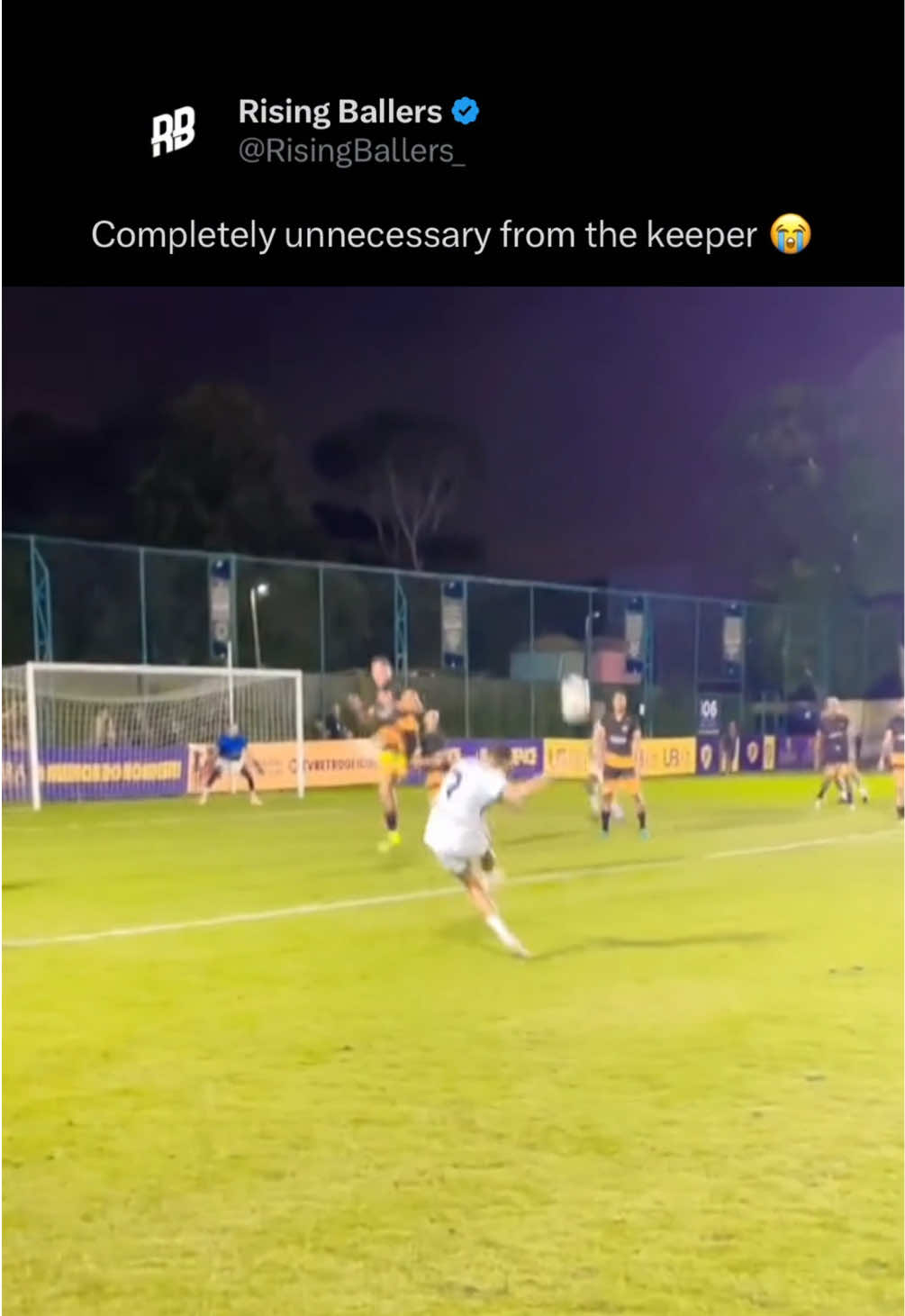 Thought bro was gonna wrap it top bins ngl 🤣🎯 keeper is trolling.  (IG: vulcaoresenhaoficial) #Football #footballtiktok #Soccer #brasil #footballfunny 