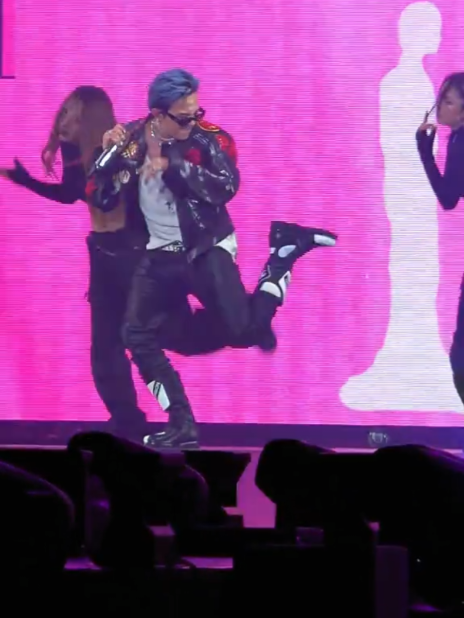 im so soo darn jealous, gd's  at F1 #fyp #gdragon #f1singapore #grandpix2025 #cl  vids.ctto 🙏