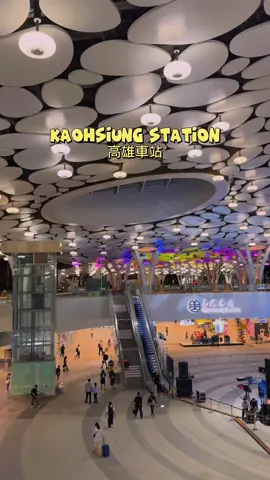 Kau disana, aku diseberangmu✨🌃🚉📍Kaohsiung Station 高雄車站 … #nightvibes #trainstation #kaohsiung #kaohsiungstation #高雄車站 