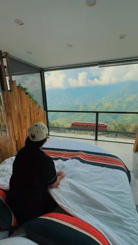Waking up with this view + the moving bed . Uhhmmm! Perfect! Worth it to stay 🫶🏻  #CapCut #ladohomestay #sapavietnam #fyp 