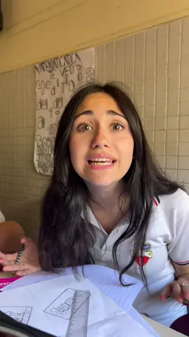 tiene bigote si o no
