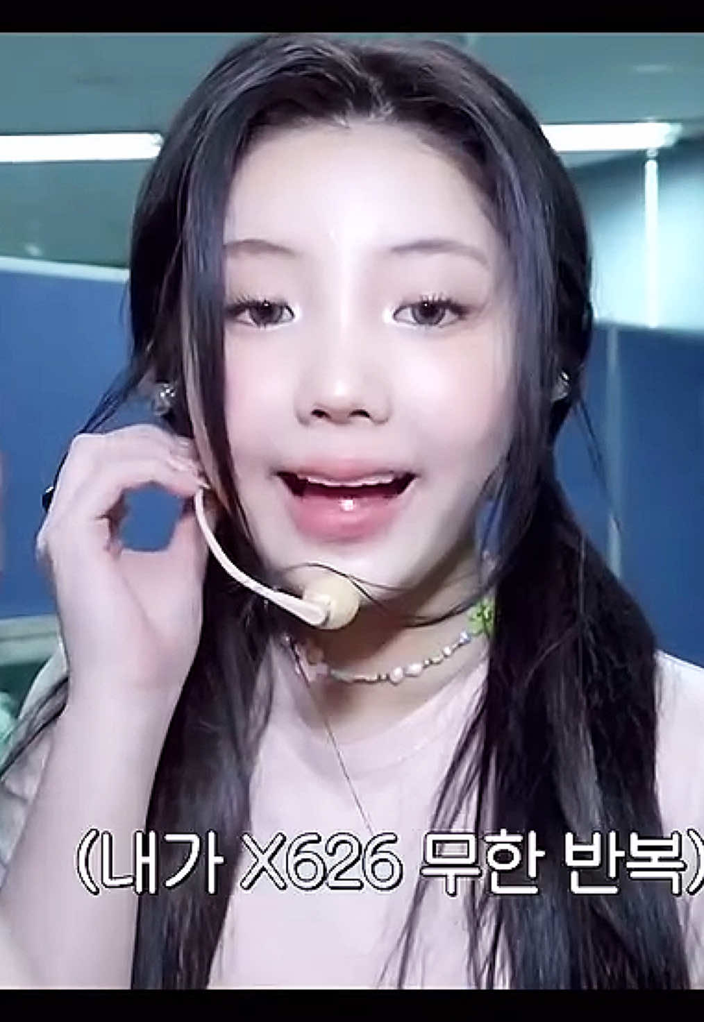 Part 247| During a behind-the-scenes clip, ILLIT’s Wonhee (원희) was getting her hair done by her stylist while casually singing “Magnetic” 🎶. She started with the line “this time I want—” but instead of finishing it with “you,” she switched it up to “naega” (내가) and kept repeating it over and over 😂. The cute twist instantly went viral among fans, who found her playful version hilarious and charming at the same time 💕. Moments like this show exactly why Wonhee is quickly becoming one of the most beloved members of the 5th gen! ILLIT (아일릿), under HYBE’s subsidiary BELIFT LAB, is the fresh new group making waves with their debut hit “Magnetic”. The members are Yunah (유나), Minju (민주), Moka (모카), Wonhee (원희), and Iroha (이로하), each bringing their own unique charm and talent to the team 🌟. #illit #wonhee #yunah #minju #iroha foryou moka 