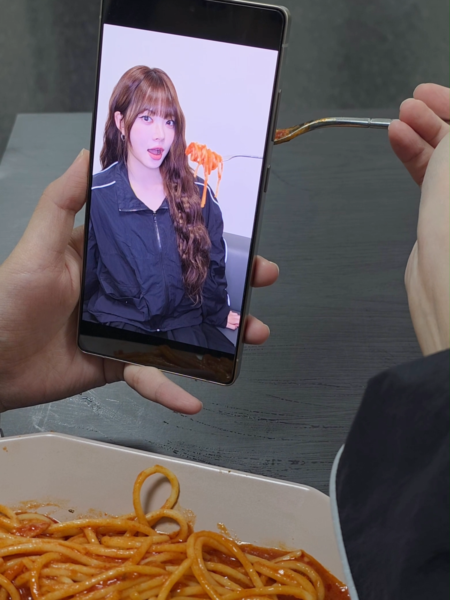 𝘺𝘶𝘮 𝘴𝘱𝘢𝘨𝘩𝘦𝘵𝘵𝘪 𝘺𝘶𝘮 #LE_SSERAFIM #르세라핌 #HONGEUNCHAE #홍은채 #EAT_IT_UP_SPAGHETTI