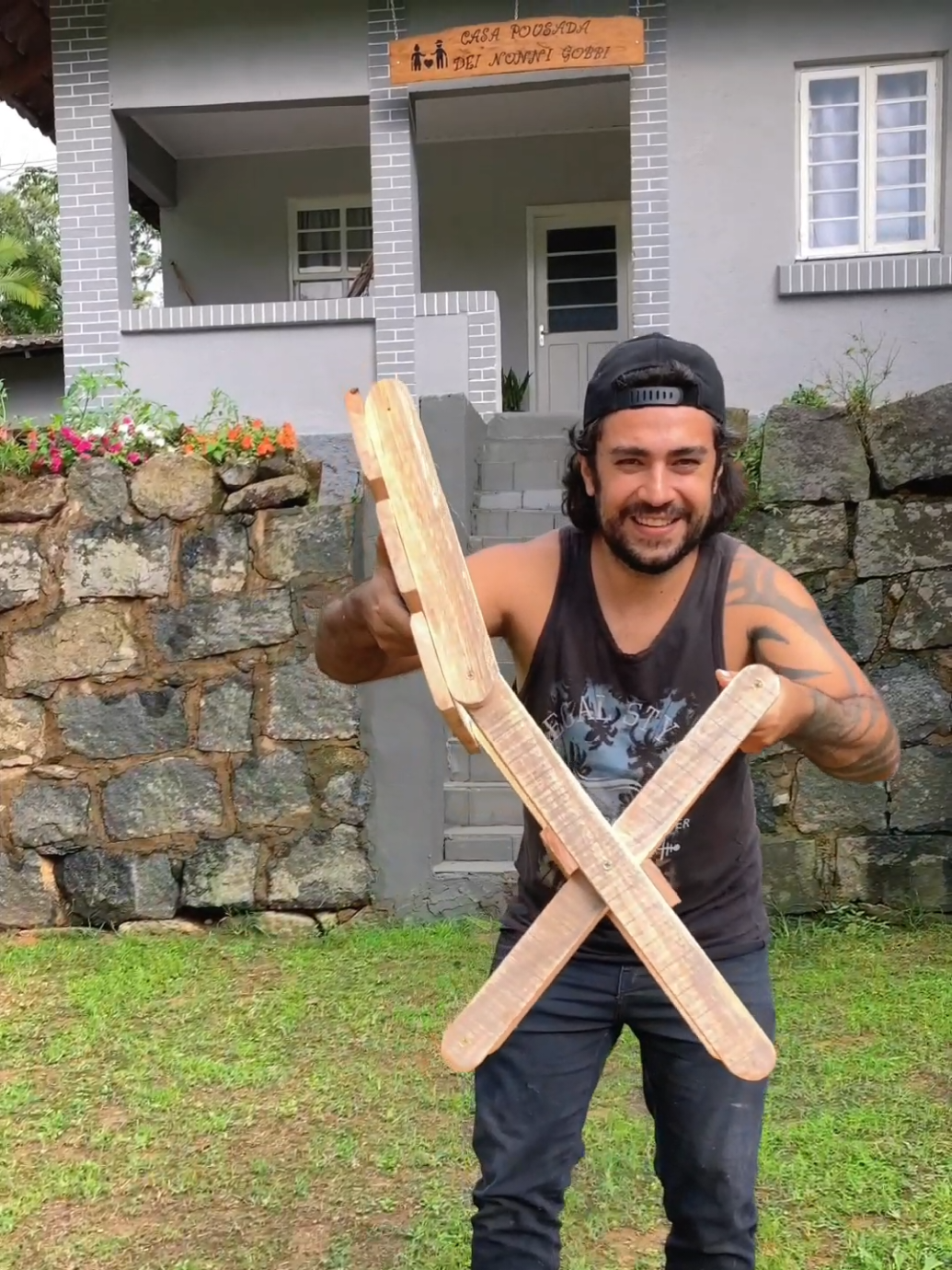 Banquinho dobrável pra quem gosta de coisa boa e simples! 