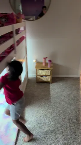 Surprising my daughter with a new bed didn't go as planned 😭😅 #fyp #foryoupage #MomsofTikTok #momfails #toddlersoftiktok 