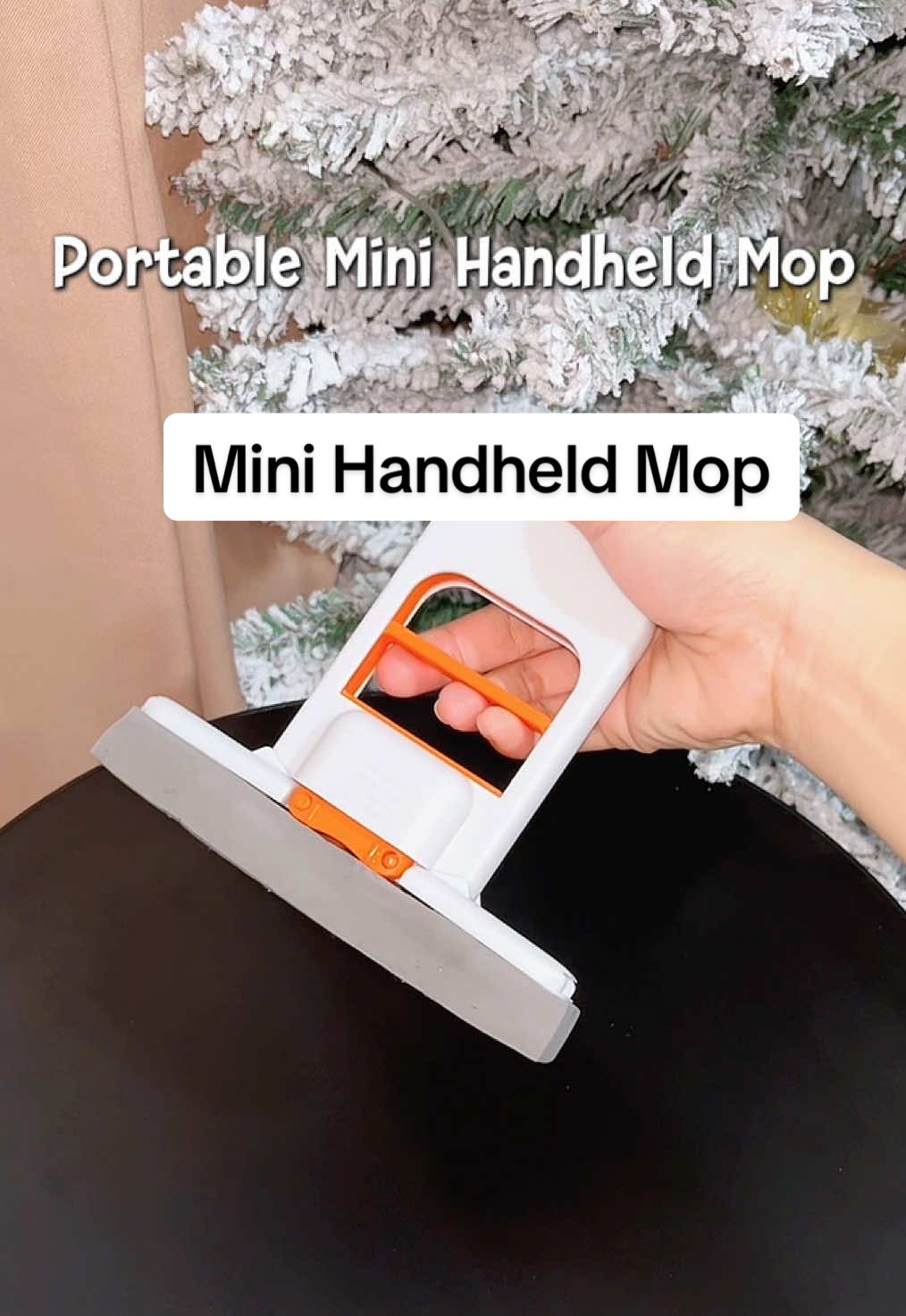 Napaka useful nito. Kong ayaw maglinis na panay ang piga ng basahan #minihandheldmop #handheldmop #handmop #fyp #minihandheldmopcleaning 