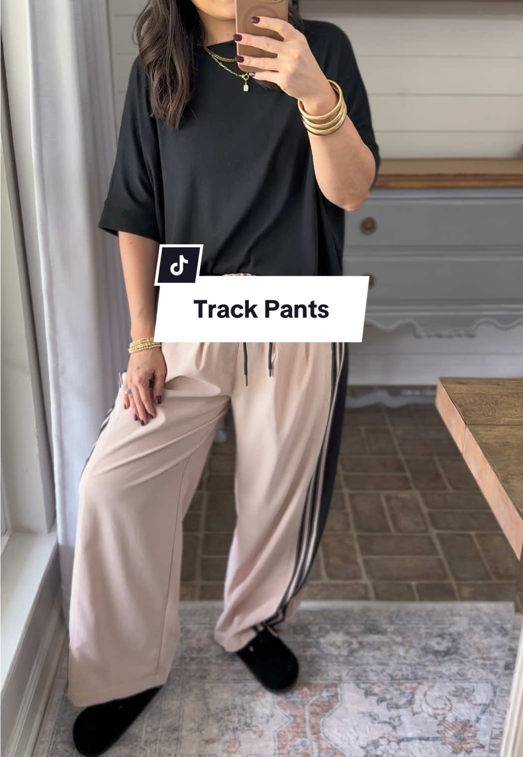 Replying to @Jodi | Southernstyleandhome under $25 and free shipping as of today 10/3! These track pants are so comfortable!    #trackpants #fallpants #widelegpants #falloutfitideas 