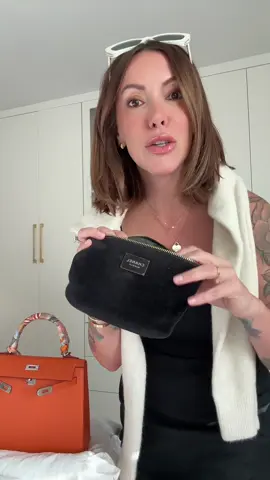 What’s in my bag date night edition ❤️ #datenight #whatsinmybag 