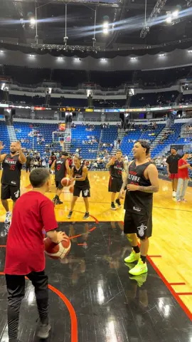 ¡El equipo Celebrity Miami calentando!🔥🏀  @luar_lal @serranosisters @noriel @cbeltran15 @xander.zayas @juhnelallstar @guaynaa @jencarlosmusic  #LaMega