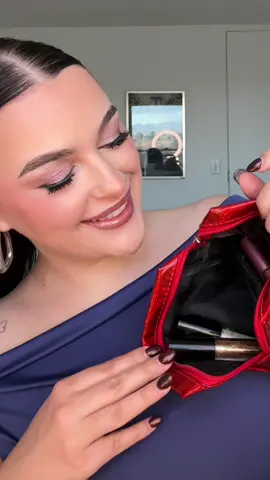 yes, everything in this video comes in a WHOLE SET😍  @Queencosmetics  #tiktokshopfalldealsforyou #makeup #makeuptok #BeautyTok #beauty 
