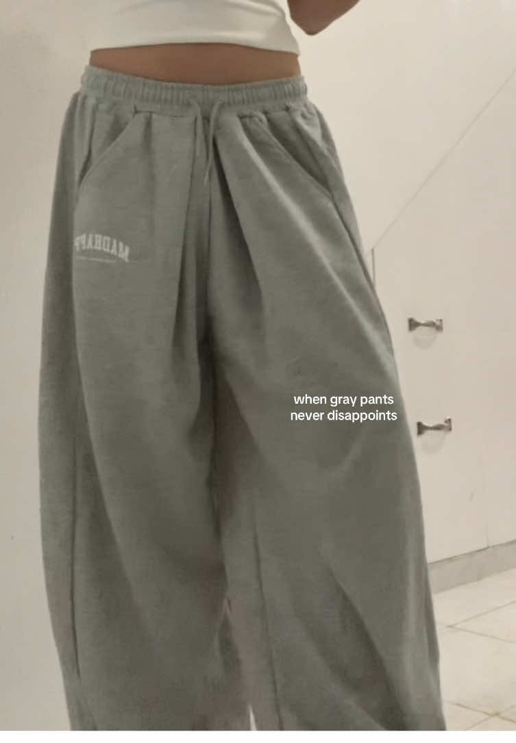 gray pants supremacy >>> #graypants #baggypants #sweatpants #widelegpants #greypants 