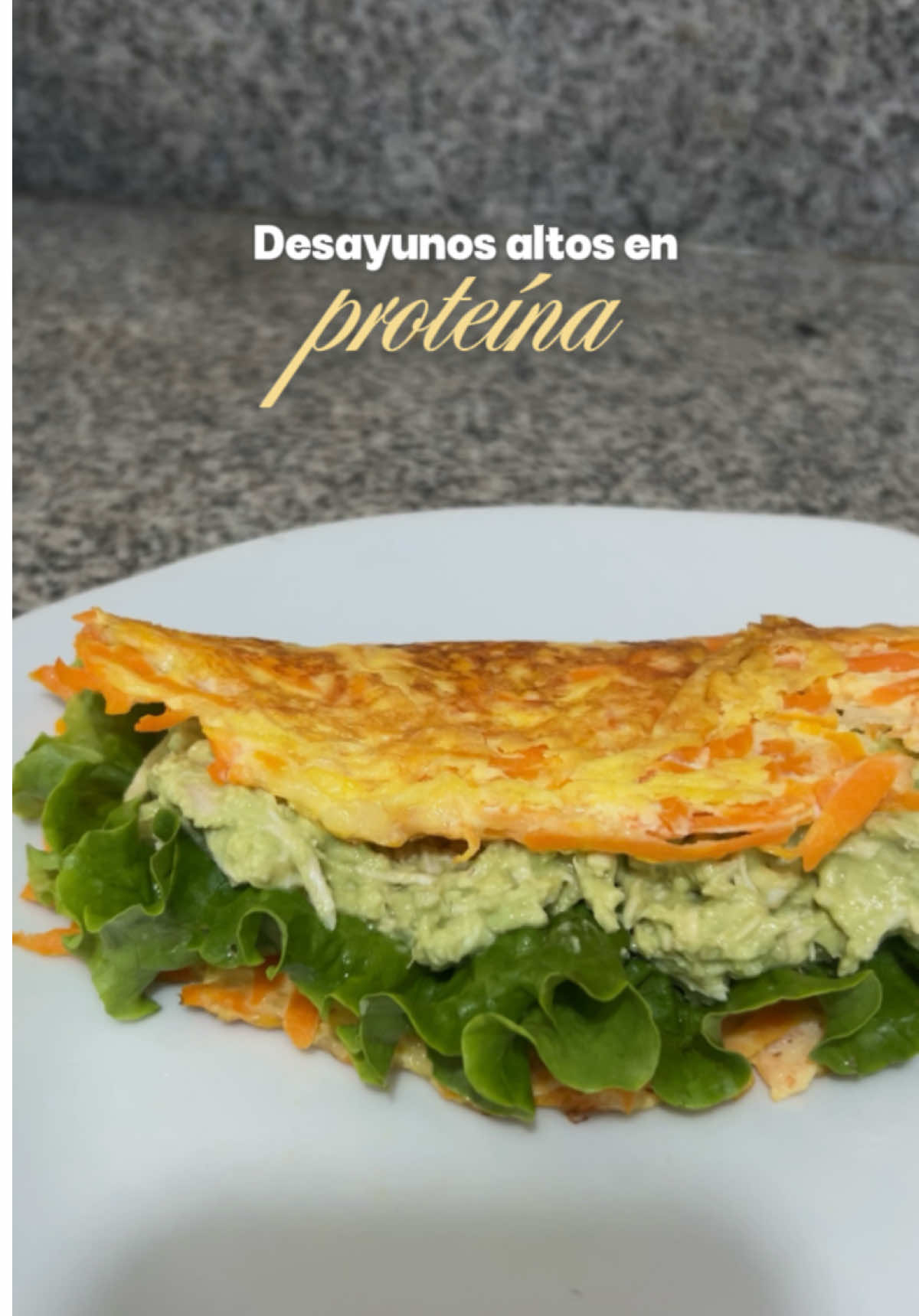 DESAYUNOS 🍳 ALTOS EN PROTEÍNA | Ep. 22✨ Ingredientes: ✅ 1 huevo (6g de proteína) ✅ 1 zanahoria rallada (0.8g de proteína) ✅ 30g de queso mozarella light (7g de proteína) ✅ 1/2 palta (1g de proteína) ✅ 80g de pollo desmenuzado (23.2g de proteína) ✅ Lechuga (opcional) ✅ 1/2 limón y sal al gusto  ➡️ CALORÍAS: 437 ▶️ PROTEÍNA: 39 ▶️ CARBS: 11 ▶️ GRASAS: 18 ____ #desayunos #proteina #desayunossaludables #desayunosfitness #desayunosfit  