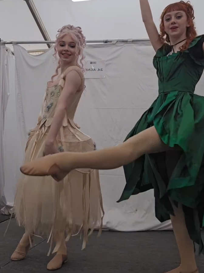 🎬 Evie Templeton  & Emma Myers behind the scenes of the second season of 