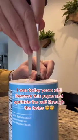 This is how you Actually use Salt? 🧂😳 #LifeHack #DIY #athome #KitchenHacks #tipsandtricks 