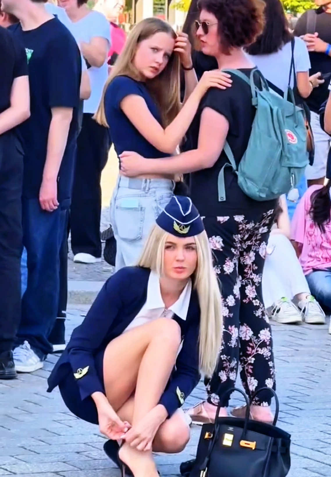 Respect beauty ❤️❤️❤️#lady #shorts #stewardess #StreetStyle #respectmoments 