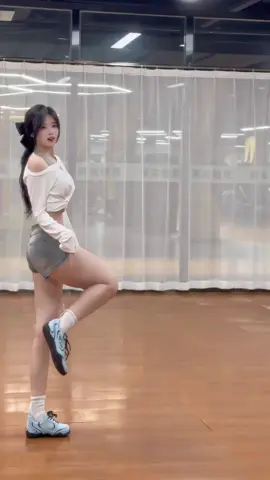 Nhạc hay không bằng e đẹp #yfp #thinhhanh #tt #cheo #tiktok2025 