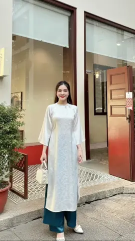 Áo dài cách tân dáng suông họạ tiết ánh kim cổ tết, tay lỡ chất liệu gấm hoa đẹp #aodai #phucphaplinhdan #xuhuong 