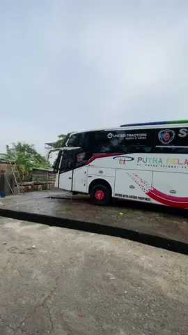 Pesona putra pelangi🤩✨#lewatberanda #lewatberandafyp #busadiputro #adiputro #bussumatera @MemeyDecker😎🔥 