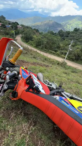 Esas AKT si son buenas? 🤣 @Cristian David Motato  #akt #tt #trocha 