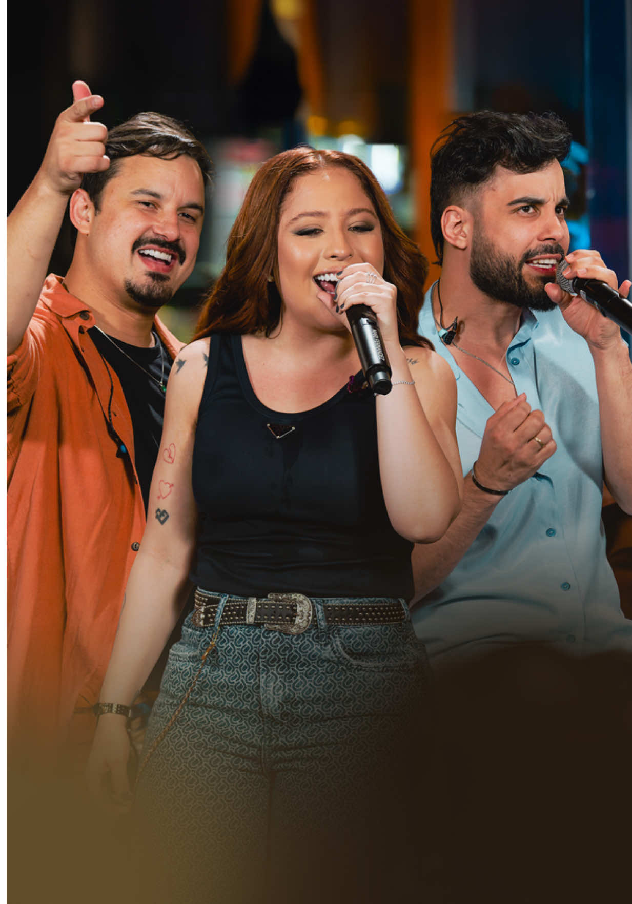 Quer me ver sem roupa? É só imaginar… 😂🔥🤪😍 Saiu no YouTube o clipe oficial de “Calma que tem jeito”, essa moda tá boa demais!!! Corre pra conferir e depois conta aqui o que achou. ❤️