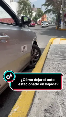 Respuesta a @jeld ¿Cómo dejar el auto estacionado en bajada? ⛰⤵️🚘 Si vas a dejar tu auto estándar estacionado en una pendiente descendente, sigue estos pasos por si el freno de mano fallara, el auto quede atorado contra la banqueta 😰 (La escuela de manejo viral de tik tok) SAENZ, manejemos juntos 🤜🏻🤛🏻 📲 5575549492 🇲🇽 . #clasesdemanejo #bajada #subida #estacionamiento #tip 