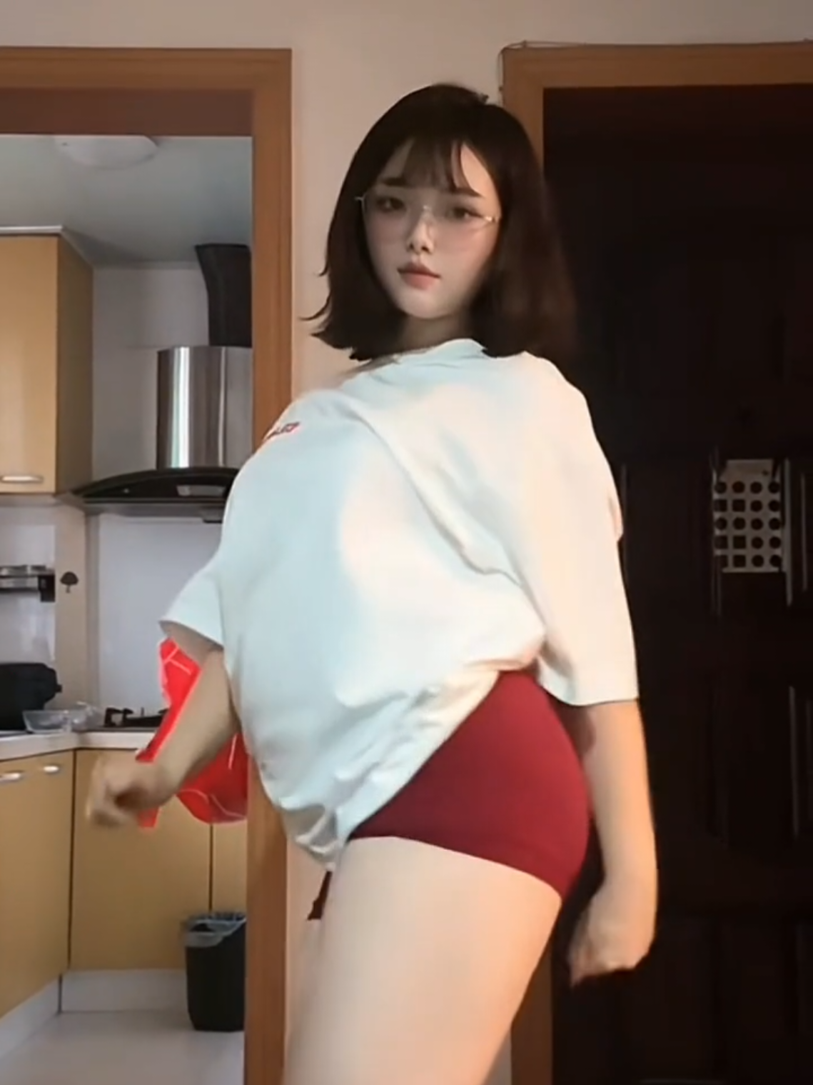 Trời không xanh Mây cũng không trắng Em không say nắng nhưng mà say anh .🦋 #sexydance  #xuhuong #fyp 
