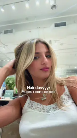 Me siento como una persona nueva AL FIN!!! Me dijeron mil veces que vuelva a mi color natural pero no puedo dejar el rubio, lo amo🥲 #hairday #rubio 