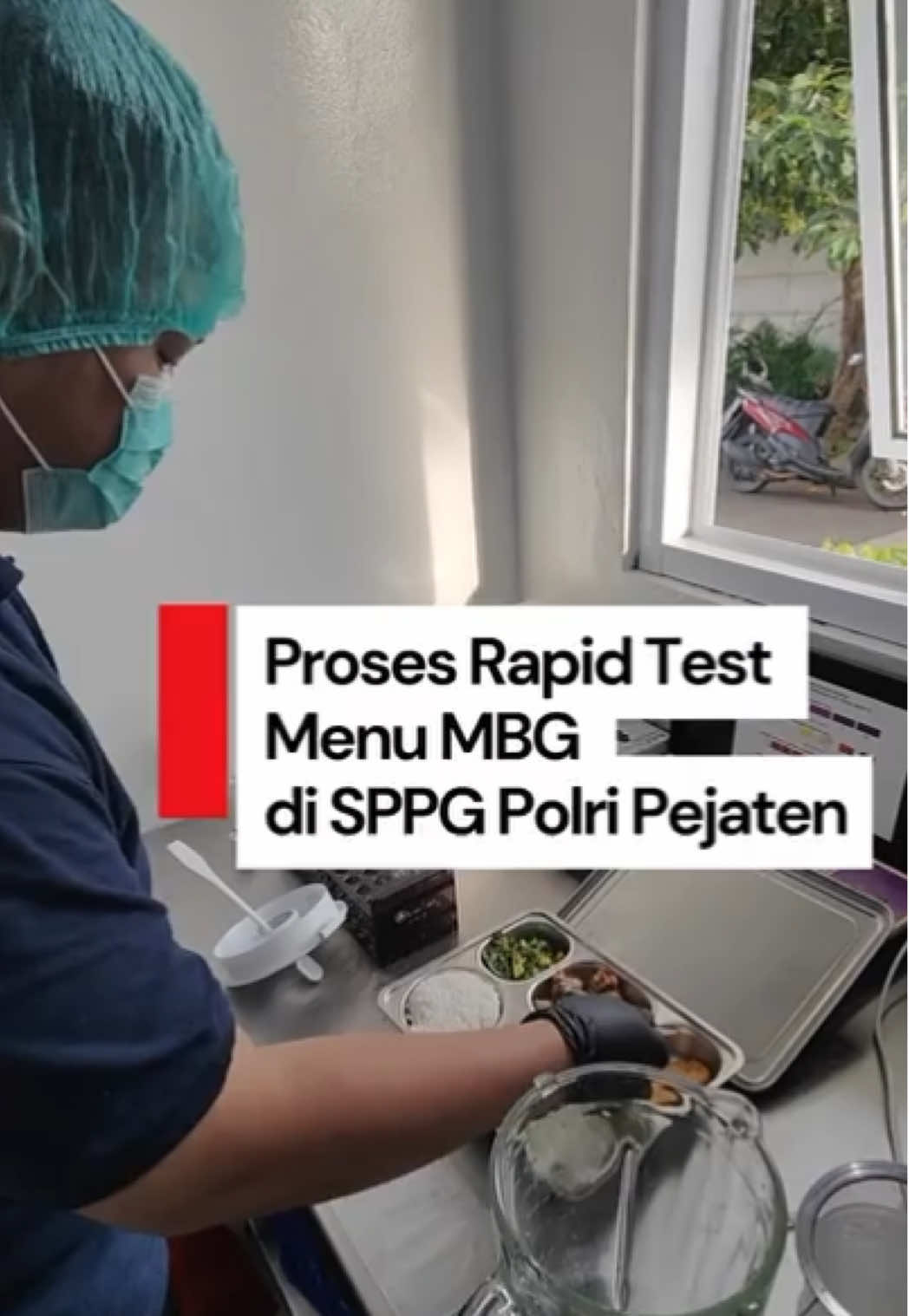 Kepala Badan Gizi Nasional Dadan Hindayana mengapresiasi SPPG Polri yang menerapkan rapid test menu Makan Bergizi Gratis (MBG) sebelum dikirim ke sekolah-sekolah. Salah satu yang menerapkan rapid test yakni SPPG Polri Pejaten. 