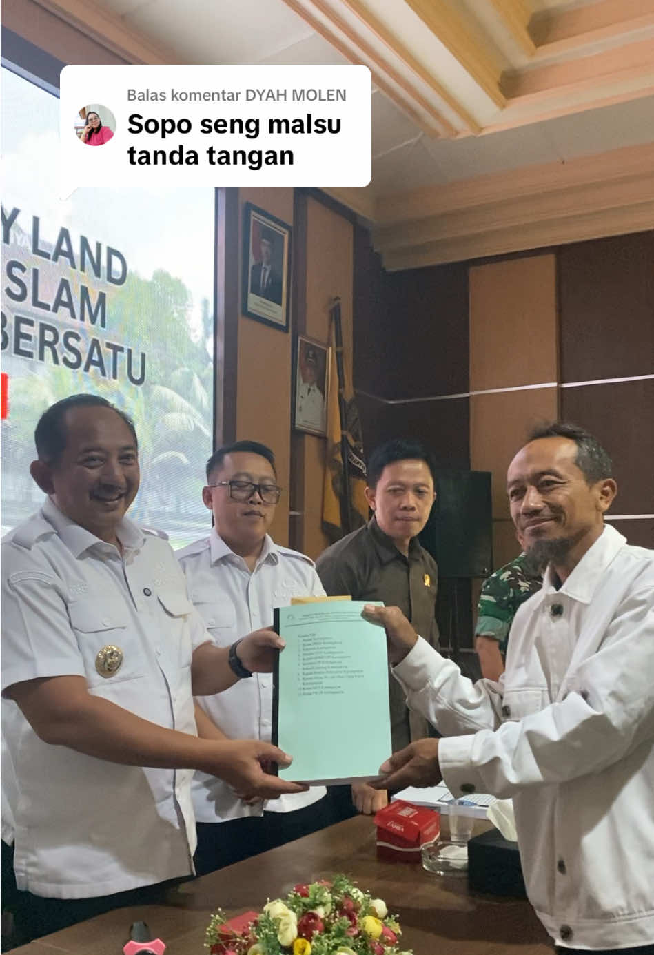 Membalas @DYAH MOLEN SEGALA TEMUAN BUKTI-BUKTI DAN DATA TELAH DISERAHKAN LANGSUNG KEPADA BUPATI KARANGANYAR #hollyland #bukitdoa #karanganyar #soloraya #gondangrejo24jam 