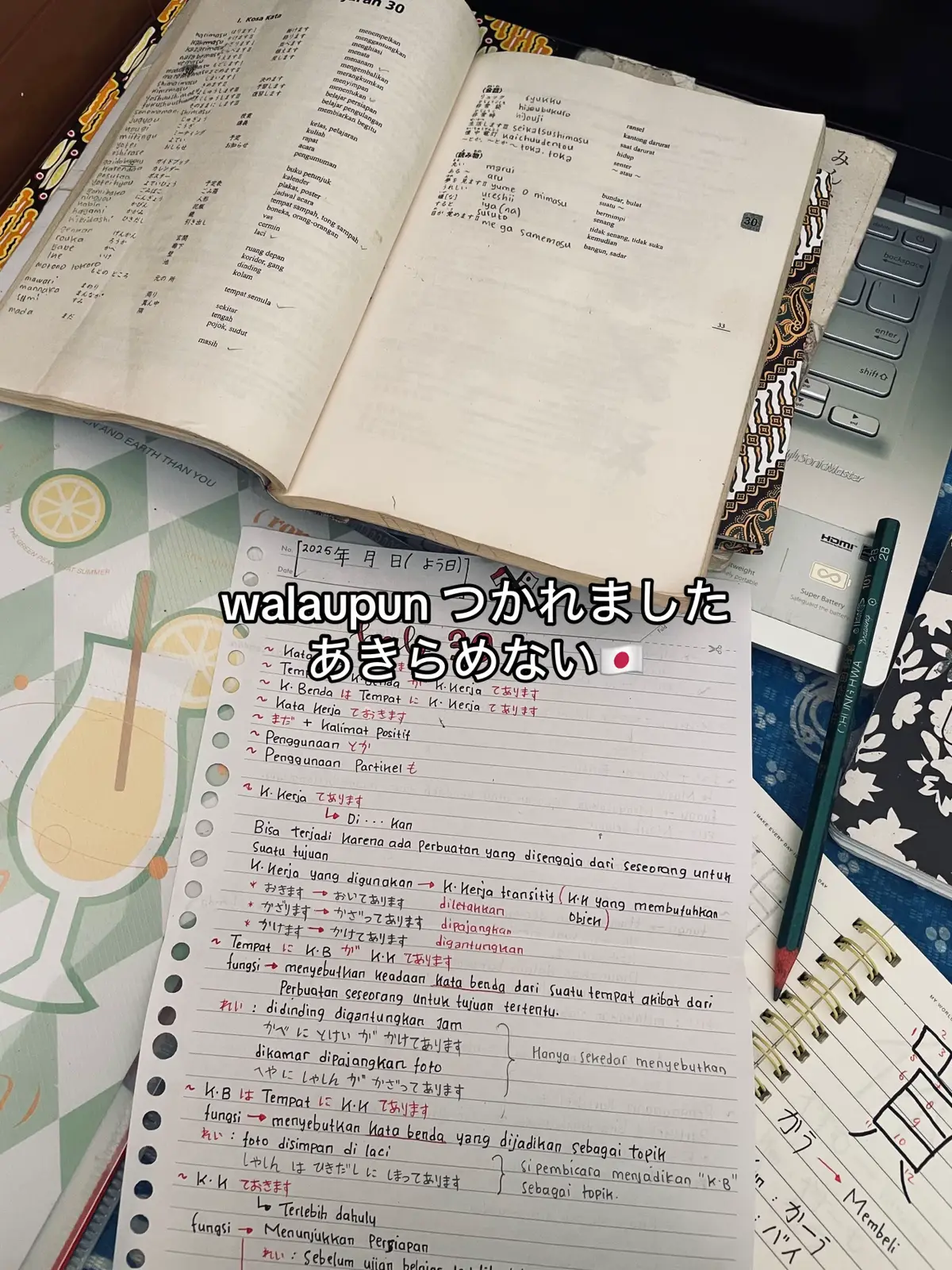 つかれました = lelah あきらめない = jangan menyerah walaupun “lelah” “ jangan menyerah”