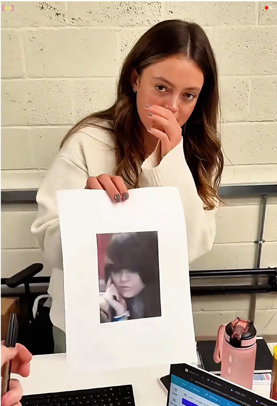 Ask the teacher to sign the old photo prank😄#photo #prank #laughter #funnyvideos #usa 