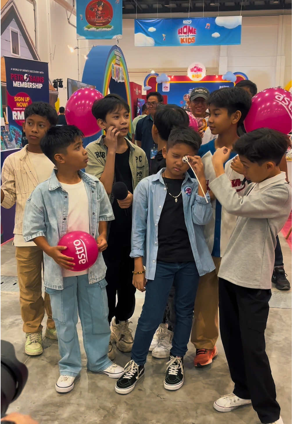 #Throwback Show pertama #iamanxsaputra di Home of Kids di Pavillion Bukit Jalil ❤️ #IamanXSaputra 