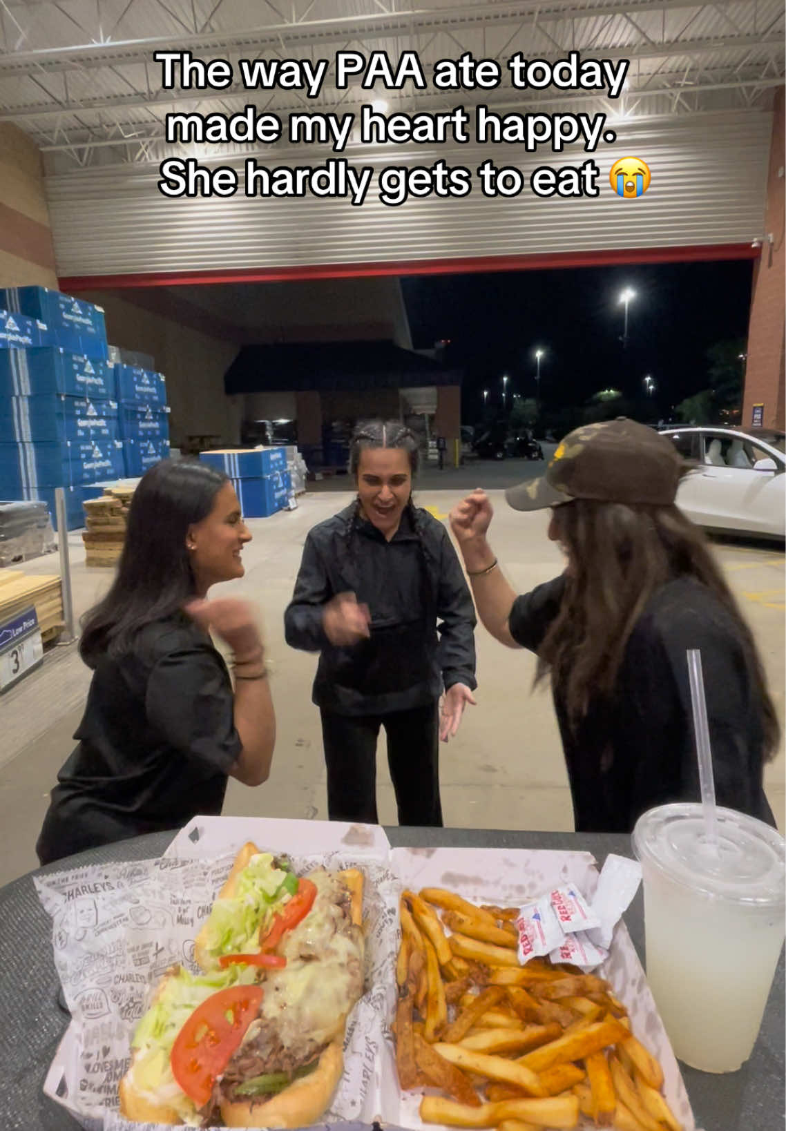 Of course @MOONA has to stuff her entire face 😡 @Taaabbbyy @needalivinlife #rockpaperfoodchallenge #rockpaperscissors #foodchallenge #sistersisterz #sistersoftiktok 