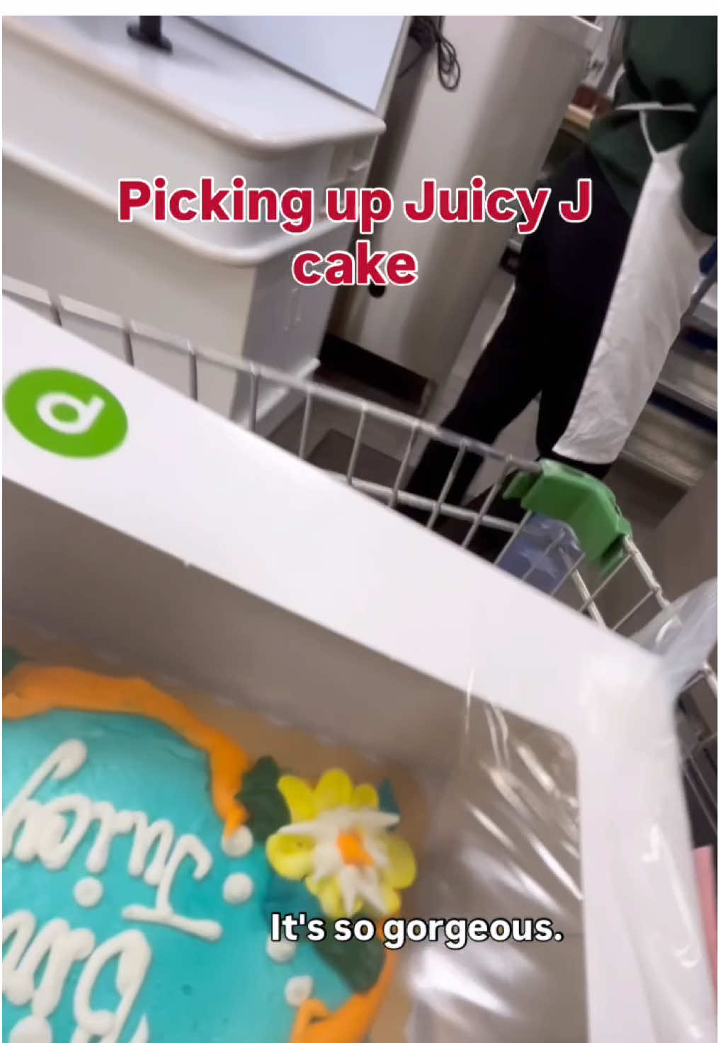 Picking up Juicy J cake #realisticmomlife #momvlog #singlemomlife #momandkids 