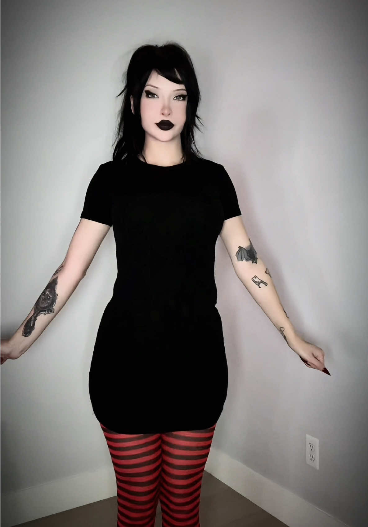 Let’s groove :3 #mavis #maviscosplay #goth #gothgirl 
