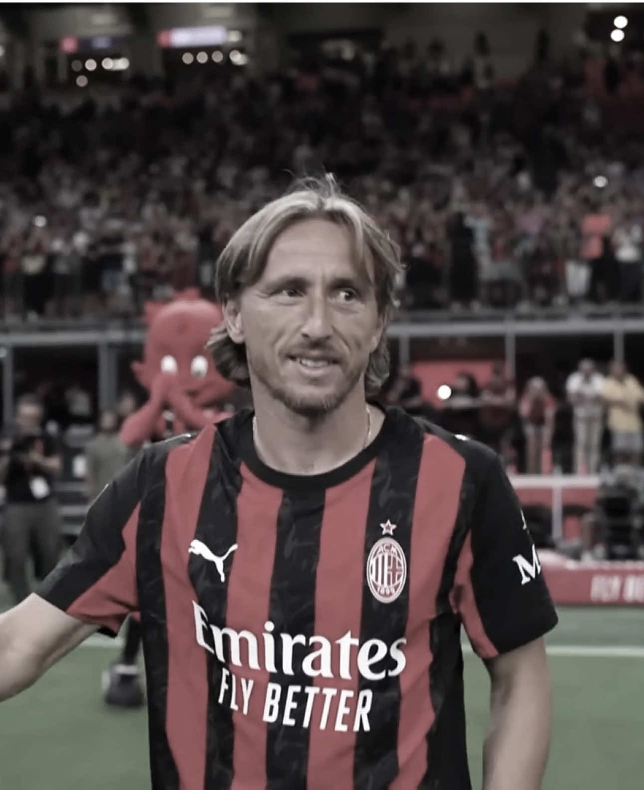 أيفرّط بمثل هذا يا بيريز؟ #fyp #realmadridcf #lukamodric 