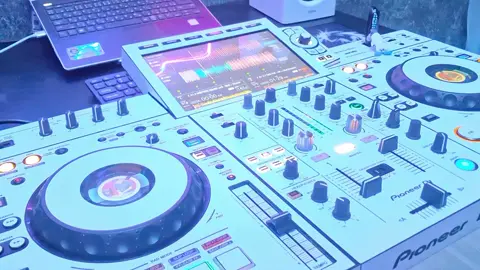 Kiến cắn kiến cắn 😆😆✈️✈️ Slot ưng IB e nhe mn #thinhhanh #iloveyoutiktok♥️👈😊 #djremix 