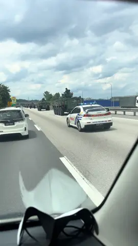 patut la slow td kt depan... adoiii..hang nk pi mana?