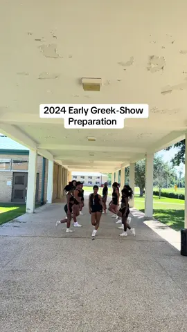 Fact: I changed this portion of the routine many times lol (also I never noticed what the song was actually saying so that changed too 😂)  #codebluestompnshake #stompnshake #blackcheer #subr #southernuniversity💙💛 