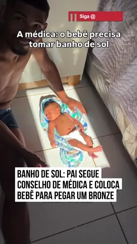 ☀️👶 A #pediatra recomendou que o bebê precisava tomar um pouquinho de #sol… e o pai levou a #missão a sério! No vídeo, ele aparece colocando o pequeno deitadinho em cima de um pano, bem na faixa de sol que entrava pela janela de casa. A cena rendeu risadas nas redes sociais: enquanto a mãe registrava tudo, o bebê curtia o momento relaxado, como se estivesse em seu primeiro “bronze oficial”. 🥹✨ #TikTokNotícias 📹 nubiasc1 (ig)