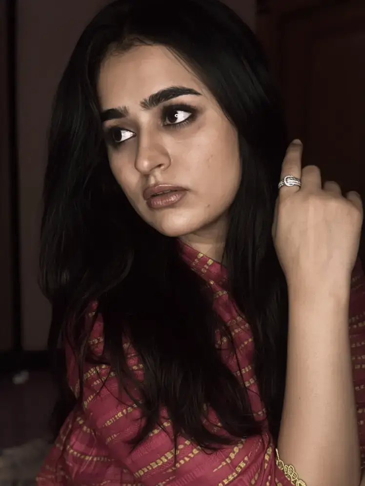 بله نشه را باندې څه له کوي د تجربه را باندې څه له کوي ستركي دي واړه لاليه بس دي ځان ته سجده را باندې څه له کوي د رنو سترګو آزار سه له اخلي په ویښه شپه راباندې څه له کوي شپه دا علم را باندی مه خبروه درده تپه را باندې دي څه له کوي